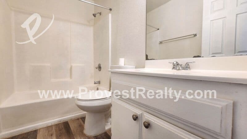 Apple Valley House: 17979 Quantico Rd
