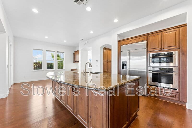 Danville House: 310 La Spezia