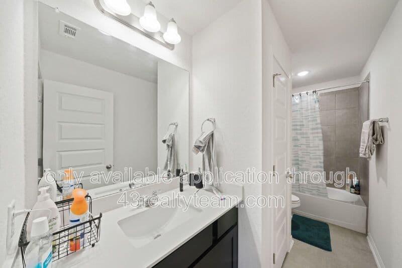 San Antonio House: 9207 Dak Avenue