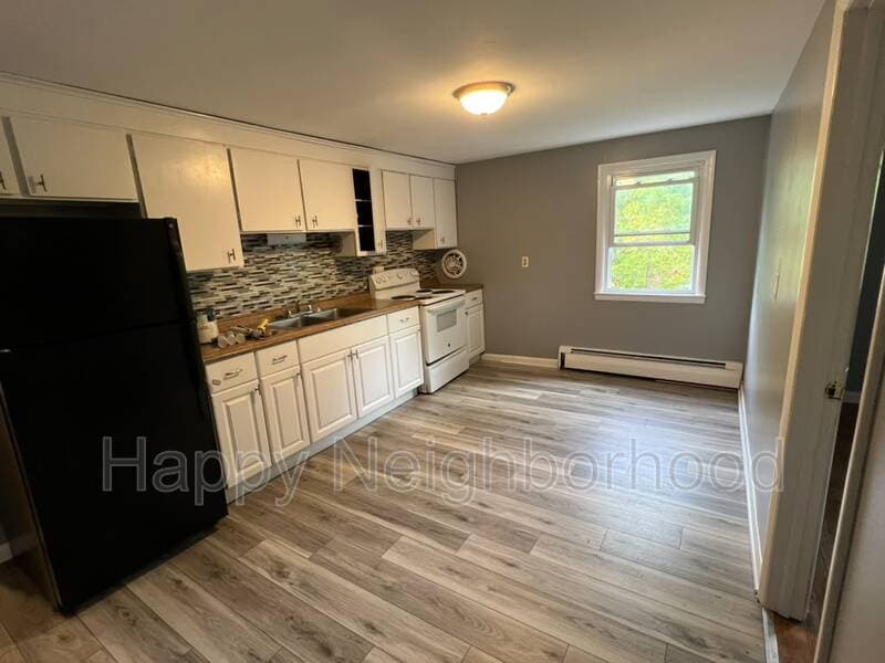 Meriden House: 16 Atkins StreetUnit 4