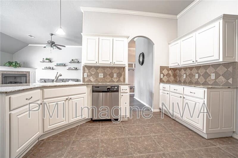 Bentonville House: 3101 Southwest Gumleaf Road