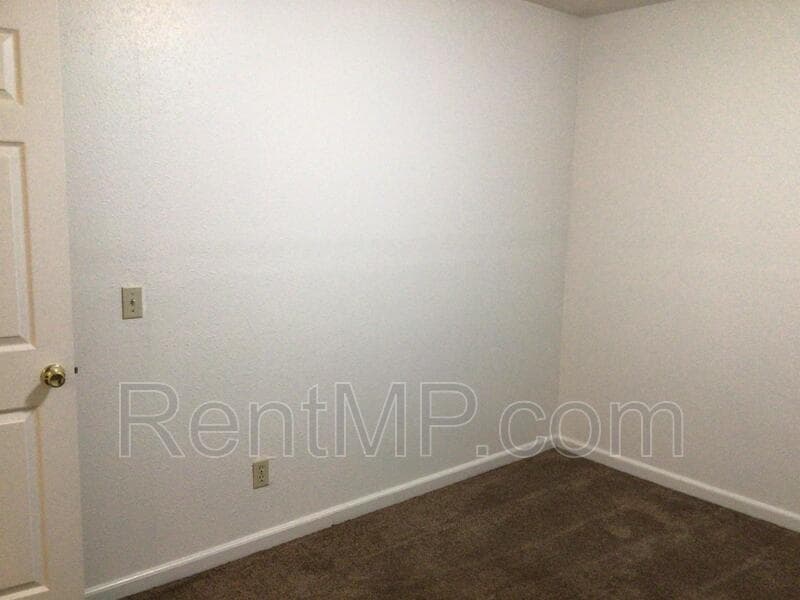 Mt Pleasant Townhome: 722 W Broomfield - Unit J02