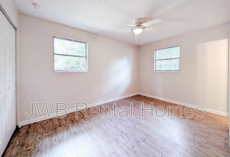 Jacksonville House: 7137 Eudine Dr N
