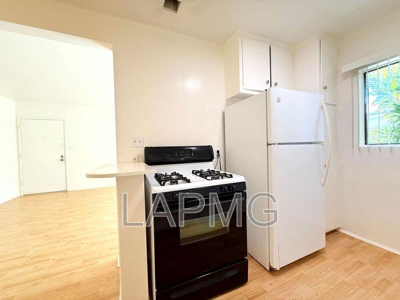 Van Nuys House: 5748 Hazeltine Ave.