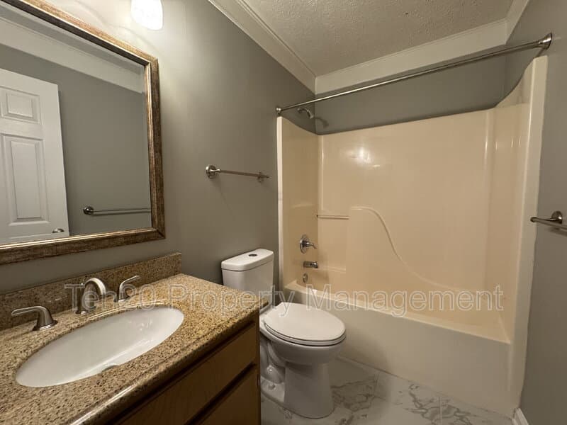 Columbus House: 7124 Vinings Court