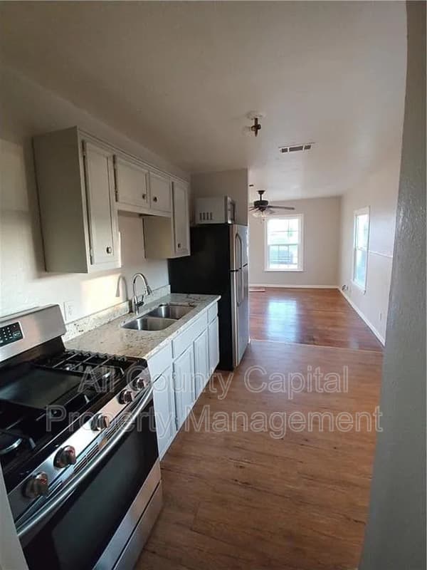 Austin House: 2014 Peoples St