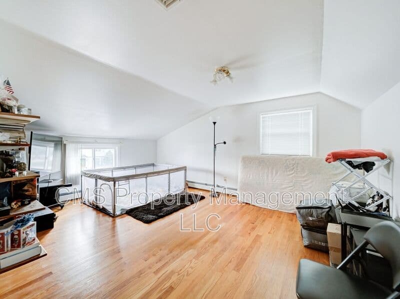 Carteret House: 74 Markowitz St
