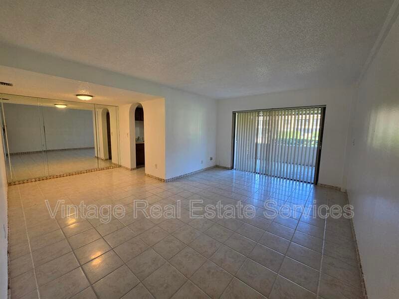 Tampa House: 4981 Puritan Circle