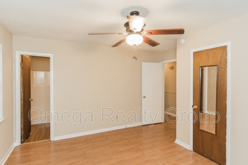 Moody House: 631 Scott Dr