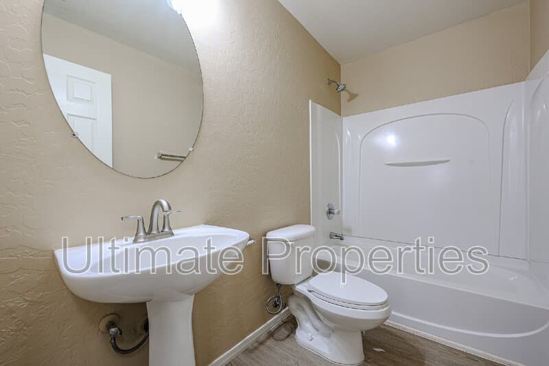 Surprise House: 11911 N 148th Ave