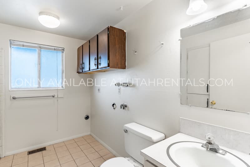 Orem Condo: 825 N Main St