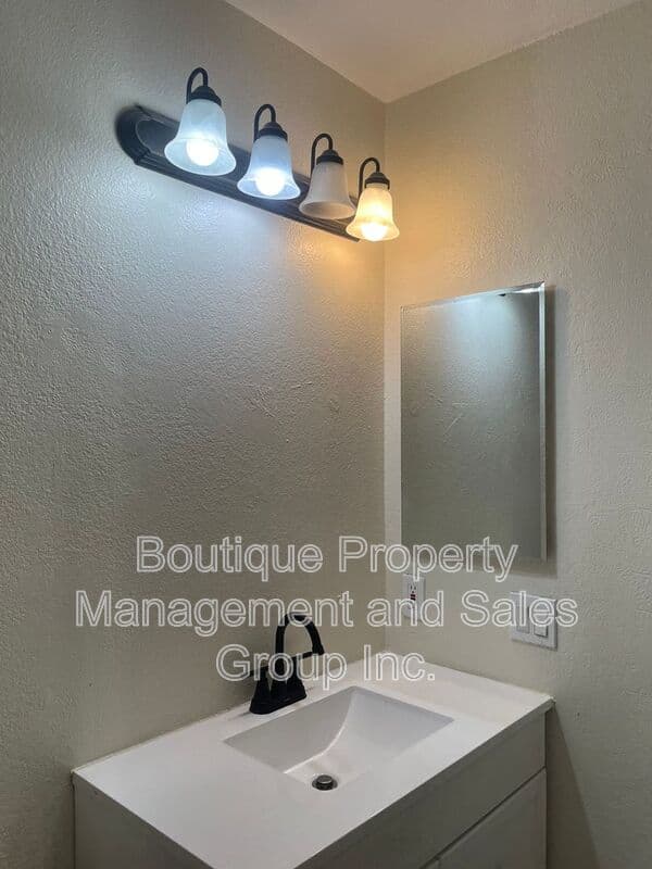 Costa Mesa Condo: 2258 Pamela Lane