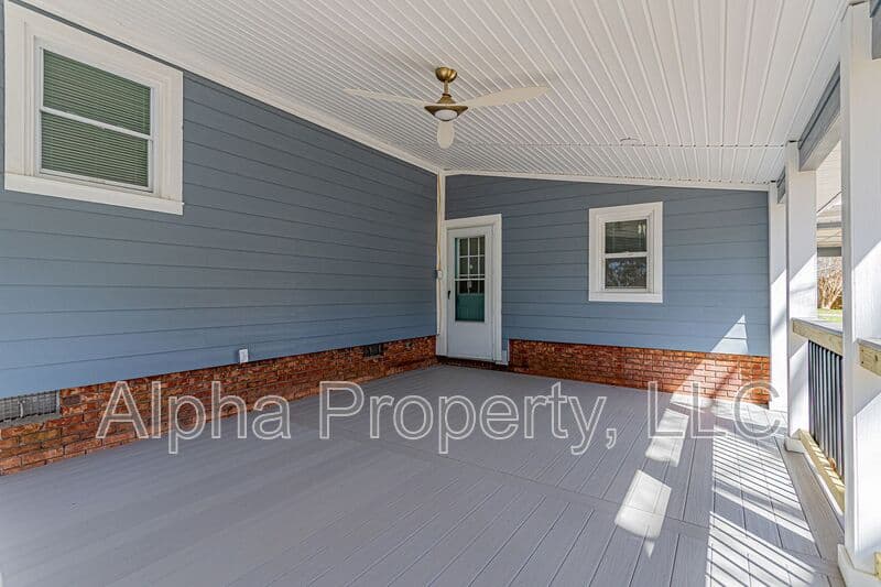 Greer House: 206 E Arlington Ave