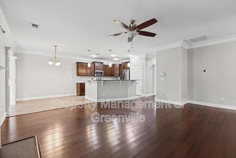 Simpsonville House: 10 Windsor Creek Ct