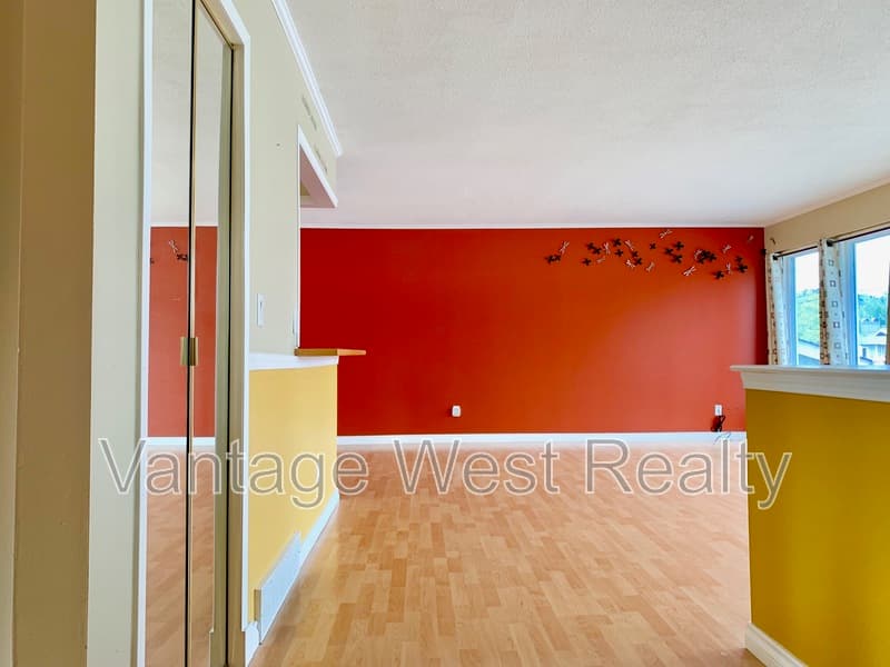 Kelowna House: 2677a Springfield Rd