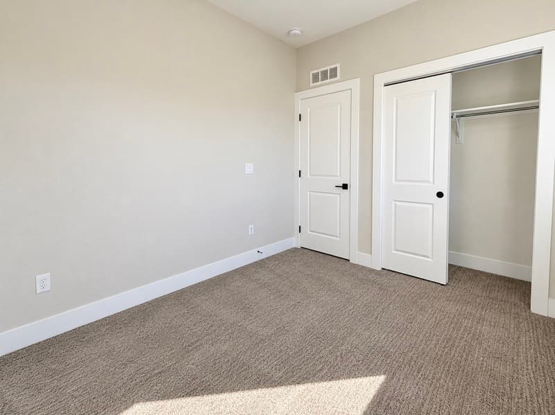 Englewood Townhome: 3535 S Emerson St.