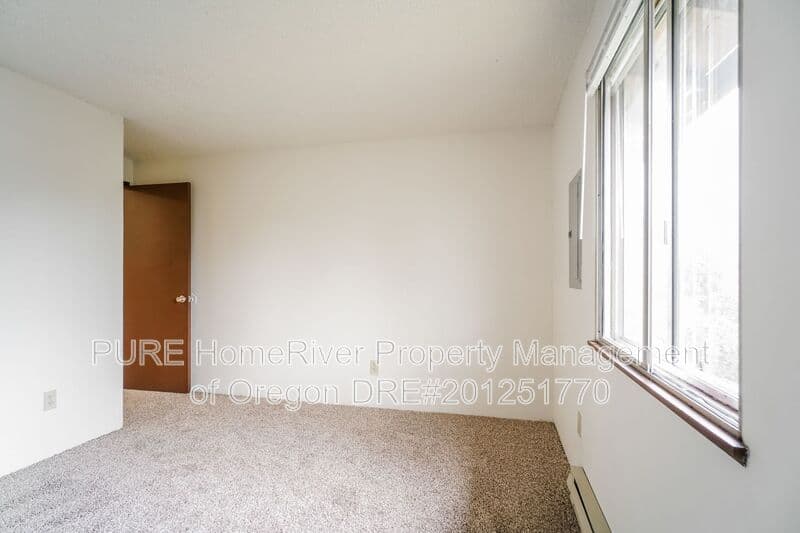 Portland House: 14128 NE Sandy Blvd