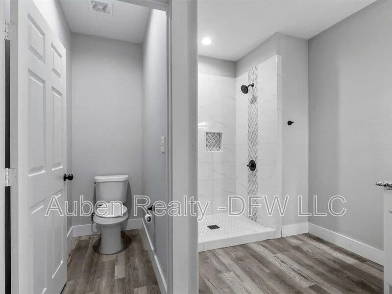 Denison House: 1104 W Elm Street