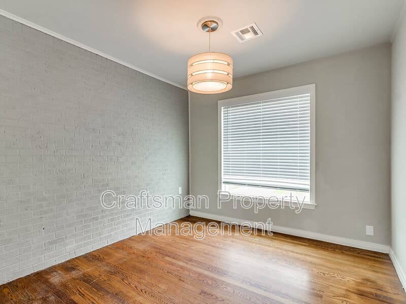 The Village House: 1414 Oxford Way