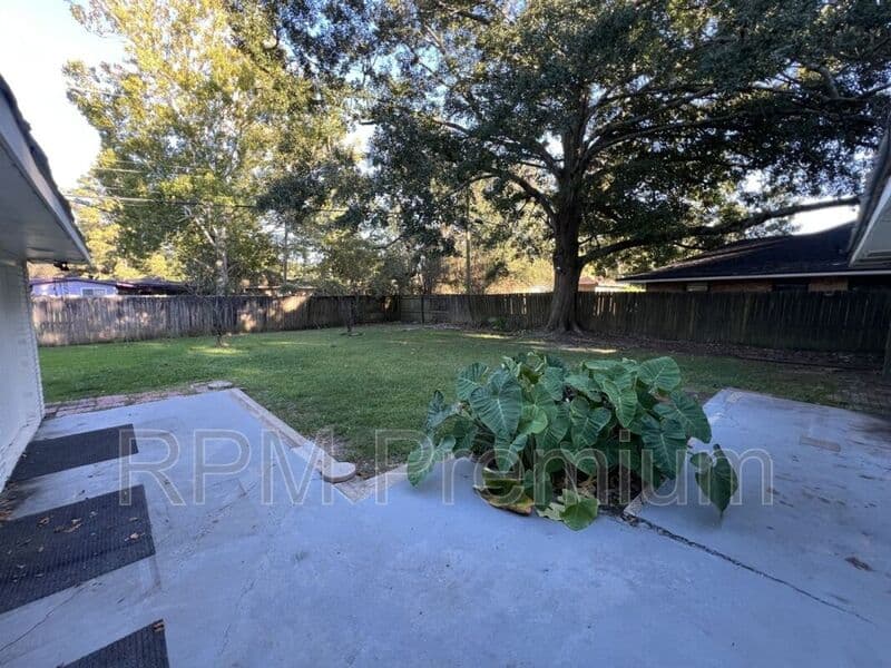 Baton Rouge House: 3280 Crestaire Dr