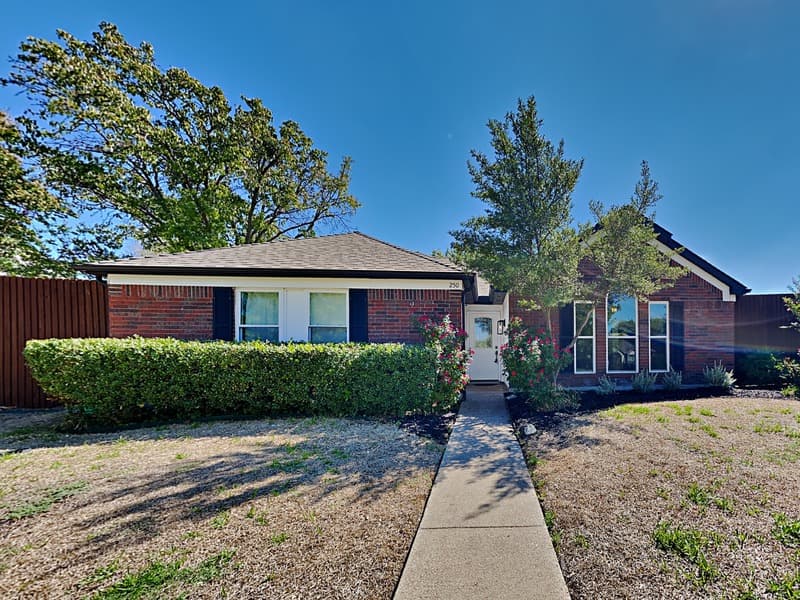 Coppell House: 250 Pinyon Ln