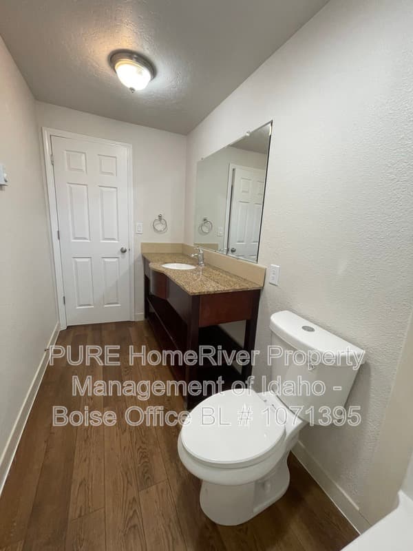 Caldwell Townhome: 102 N Homedale Ave