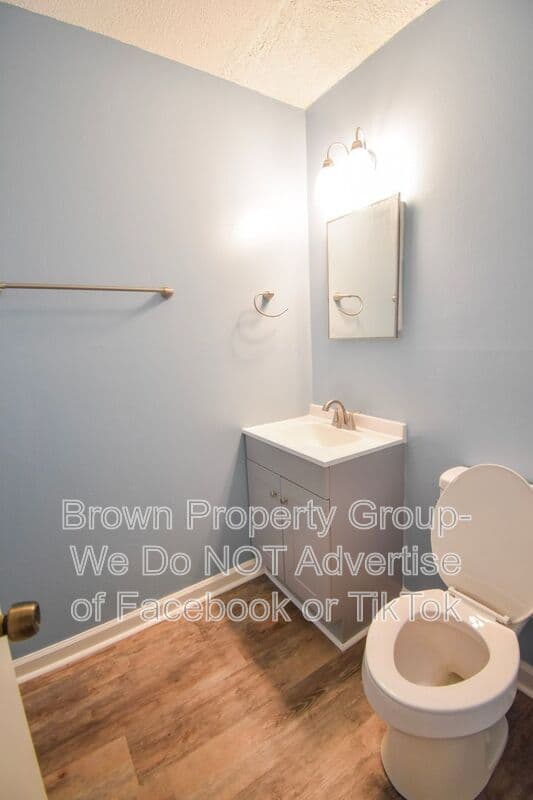 Fayetteville House: 817 Bronco Lane