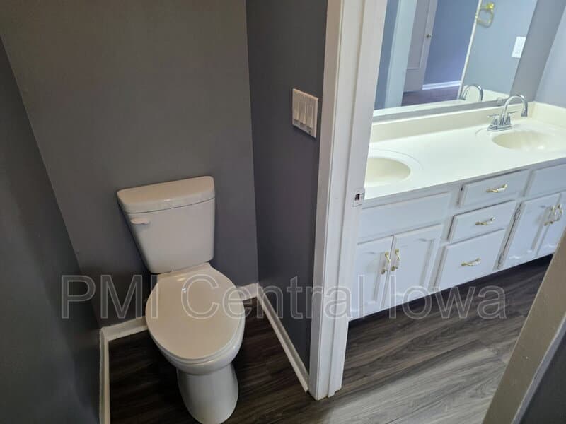 West Des Moines Condo: 1100 50th Street
