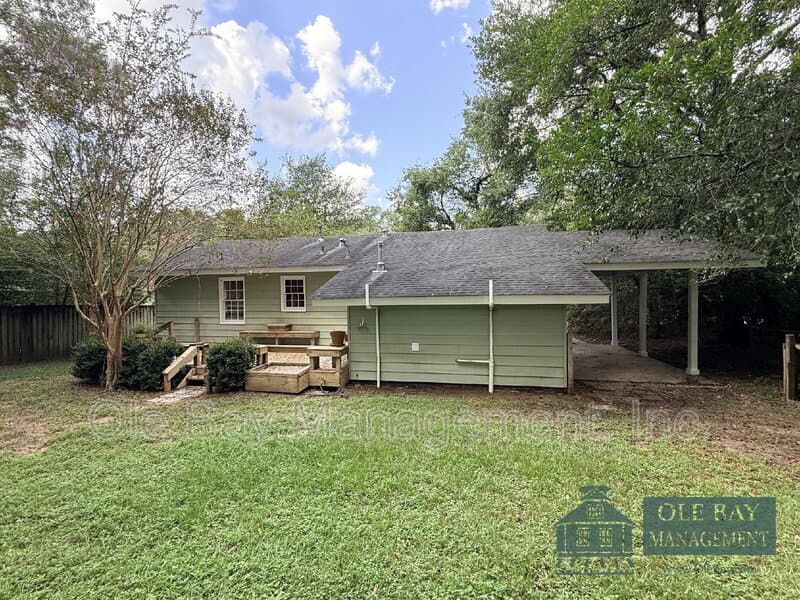 Mobile House: 108 Hilltop Dr E