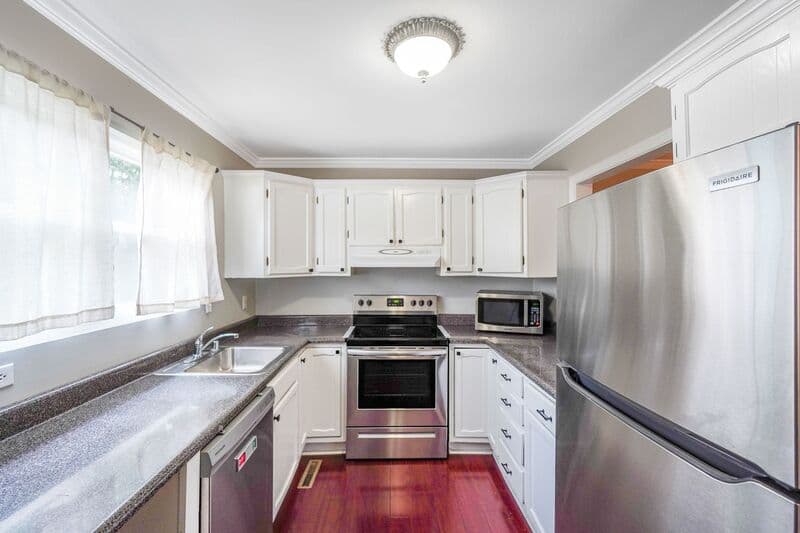 Fredericksburg House: 128 kings Mill Drive