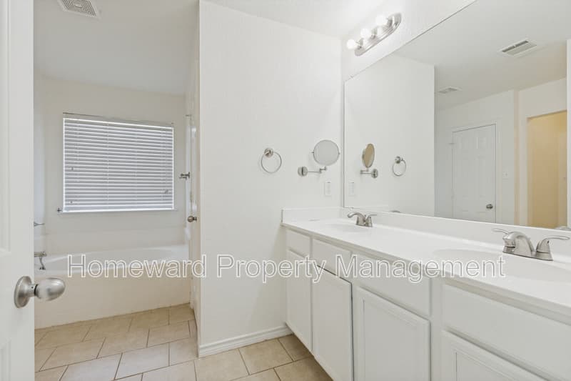 Haslet House: 900 San Felipe Trail