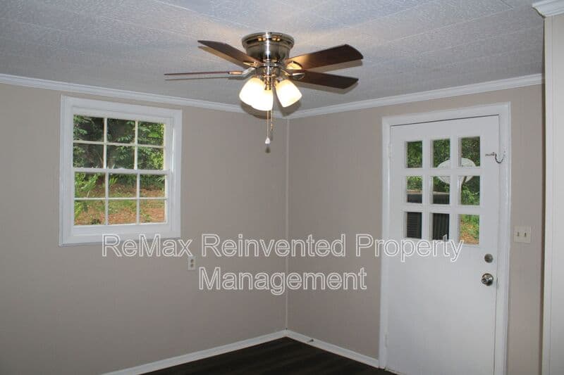 Aiken House: 3328 Vaucluse Rd.