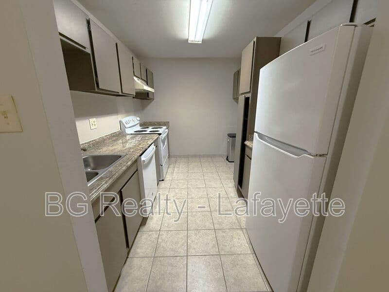 Lafayette Condo: 701 S College