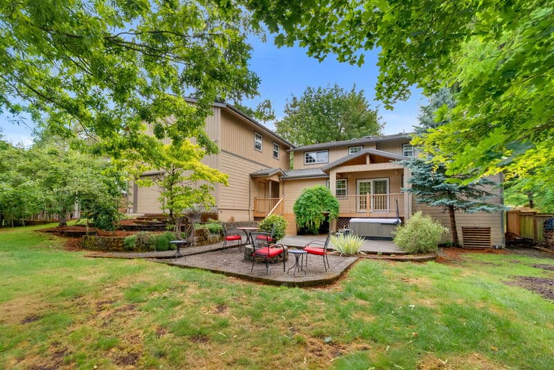 Portland House: 9255 Southwest Boones Ferry Road