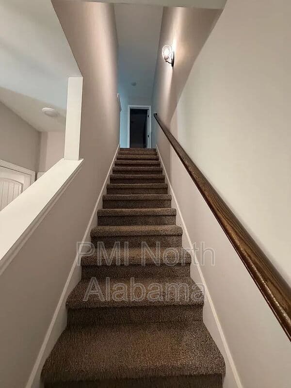 Huntsville House: 1713 Golf Club Lane Northwest