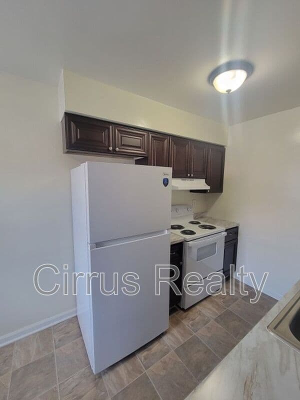 Norfolk Condo: 4914 E Princess Anne Rd