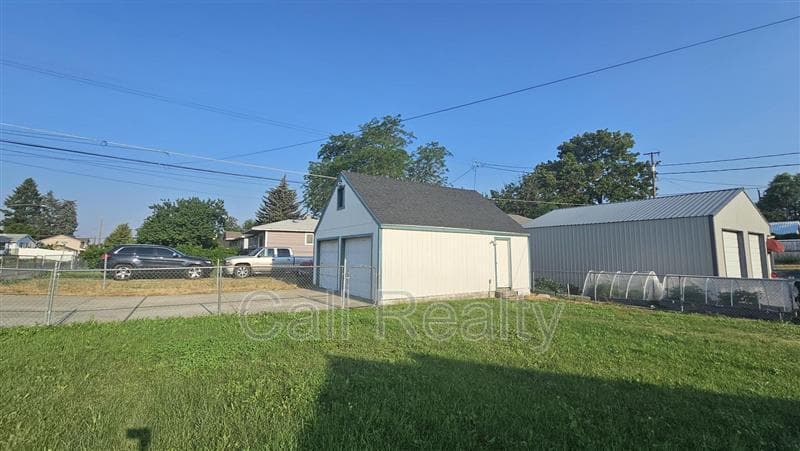 Spokane House: 2903 N Smith