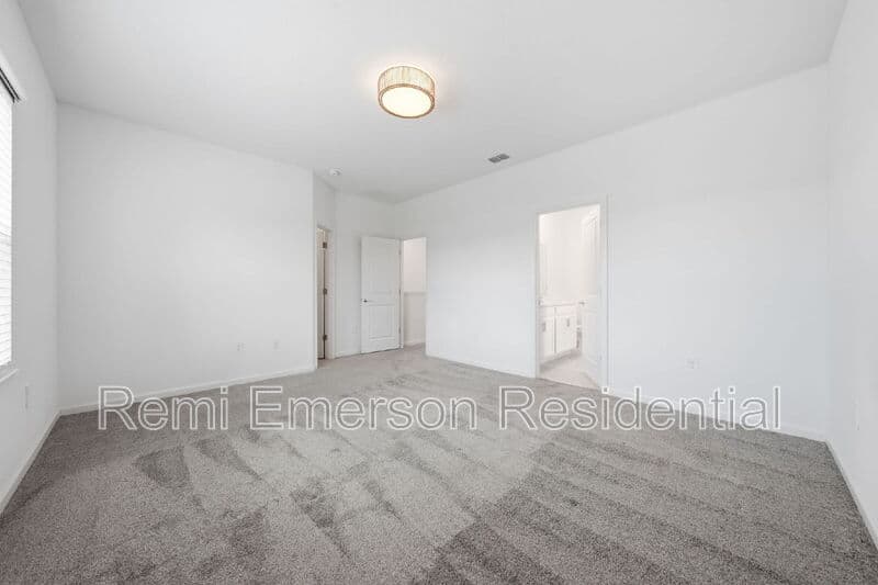 St. Cloud House: 6418 Limberpine Aly