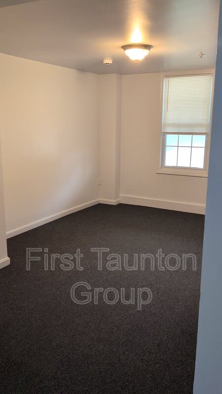 Taunton Condo: 458 Weir Street