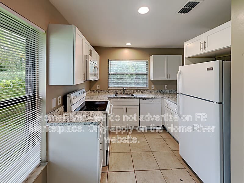 Kissimmee Townhome: 565 Hunter Cir