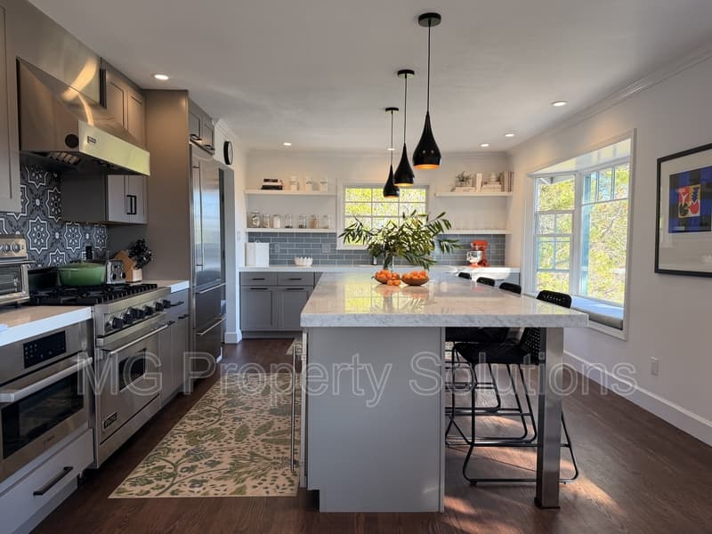Mill Valley House: 74 Bay Vista Drive