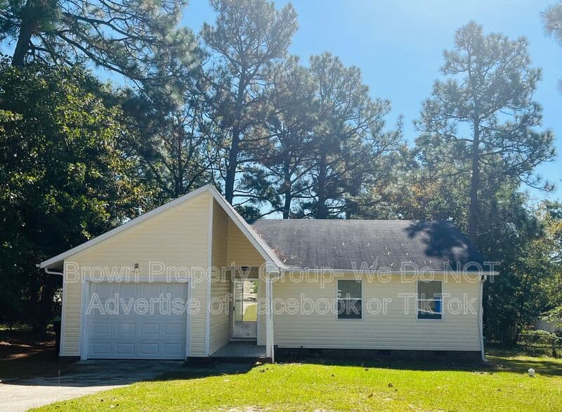 Spring Lake House: 3324 Red Fox Rd
