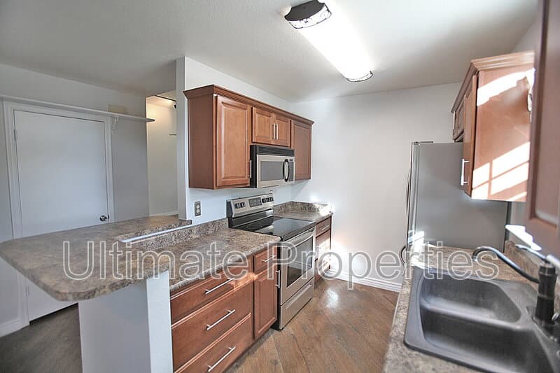 Peoria House: 8140 N 107th Ave