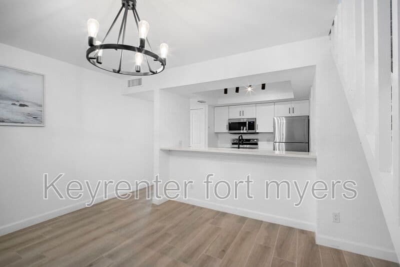 Fort Myers House: 6213 Timberwood Cir