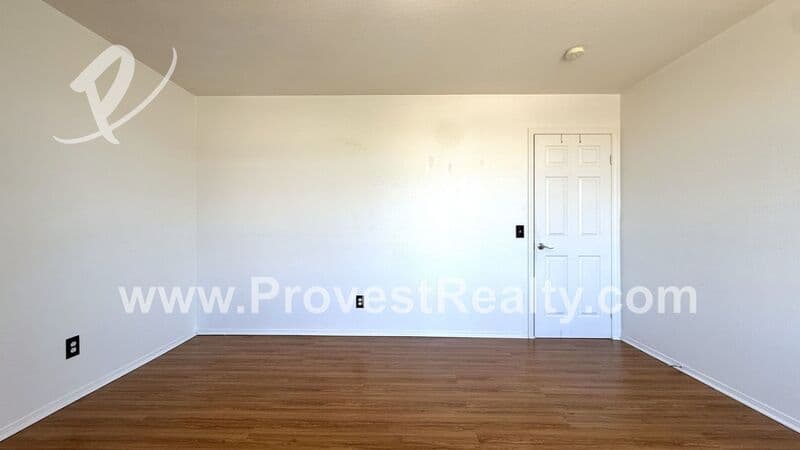 Hesperia House: 9172 Ocotillo Ave
