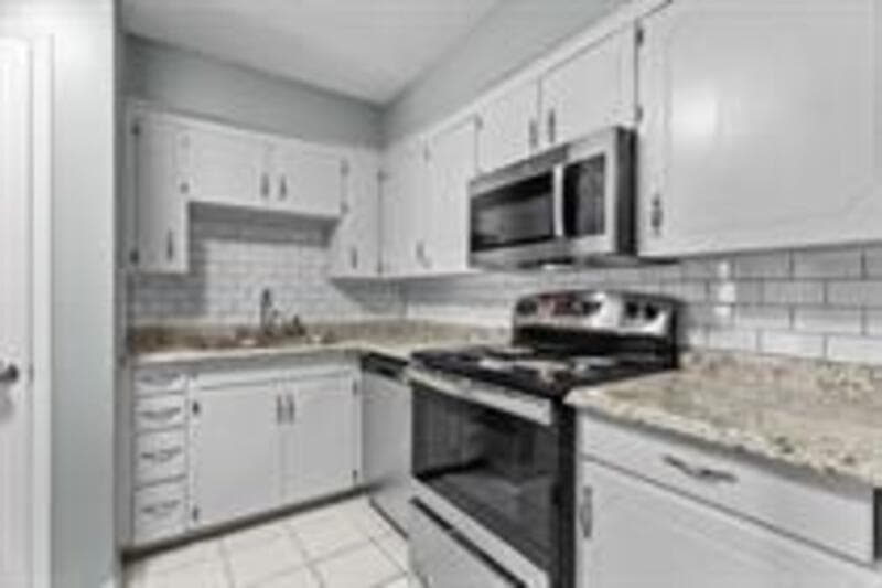 Lee's Summit Condo: 1 NW O'Brien Rd - 9