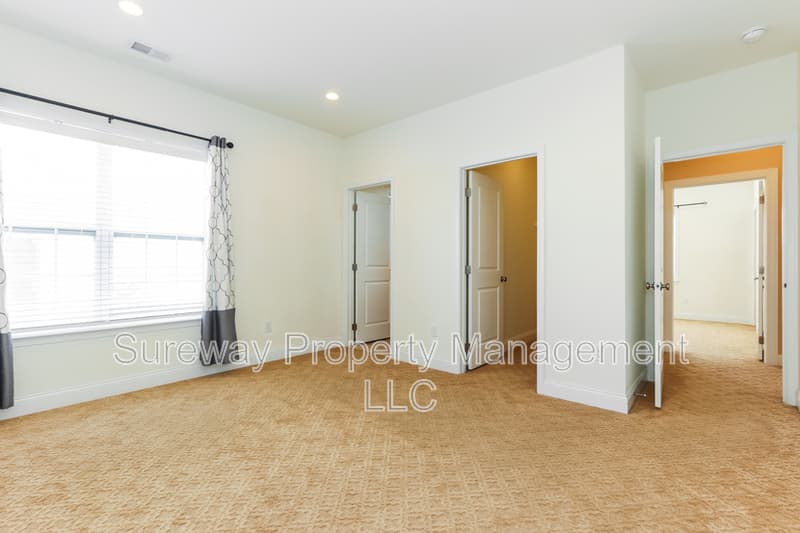 Monroe Township House: 17 Greylynne Drive