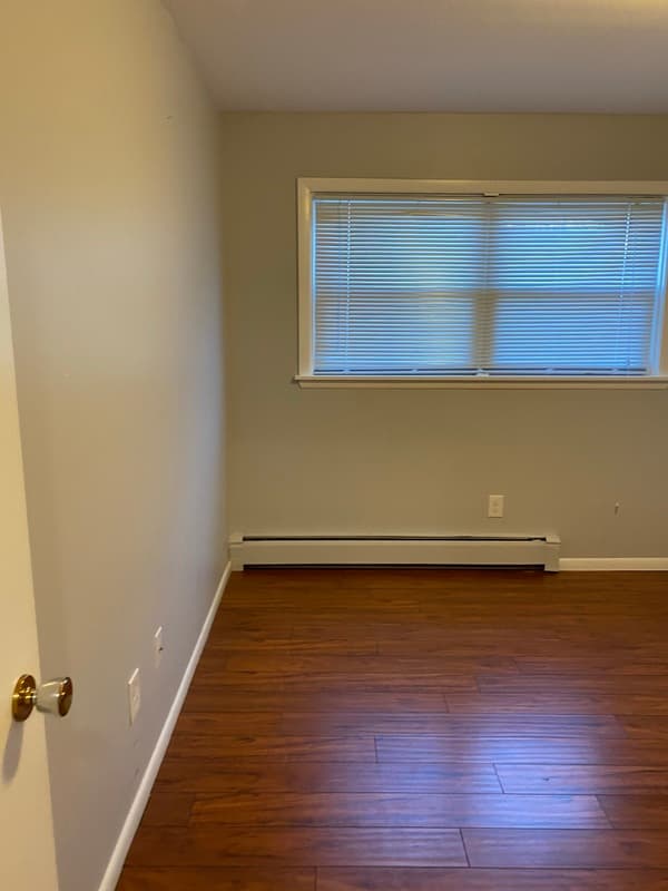 Monticello Condo: 705 E 3rd St #1