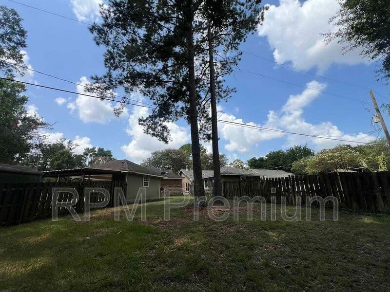 Baton Rouge House: 13235 Country Park