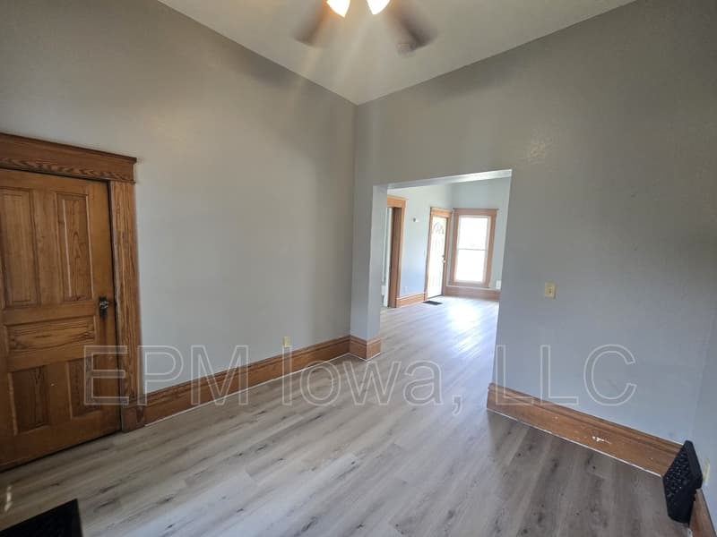 Waterloo House: 301 Leland Avenue
